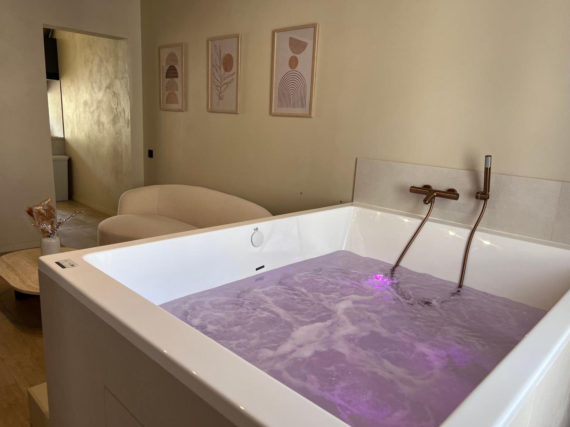 Harmony Room Suite Avec Balneo Angers Exterior foto