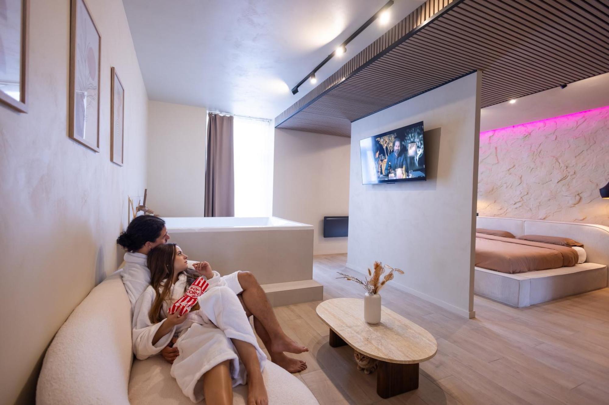 Harmony Room Suite Avec Balneo Angers Exterior foto